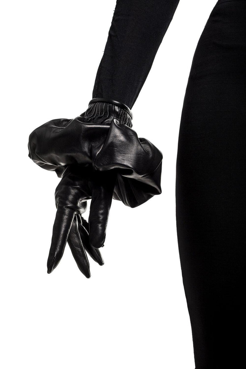 Mit Seide gefütterte schwarze Lederhandschuhe für Damen mit plissiertem Handgelenk-Detail-Faye
