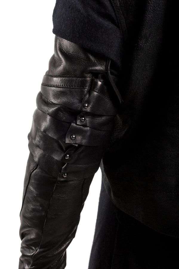 Lange schwarze Lederhandschuhe für Damen mit Nietendetails an den Bündchen – Montserrat-Niete