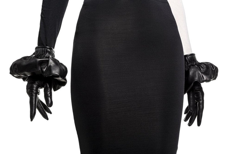 Mit Seide gefütterte schwarze Lederhandschuhe für Damen mit plissiertem Handgelenk-Detail-Faye